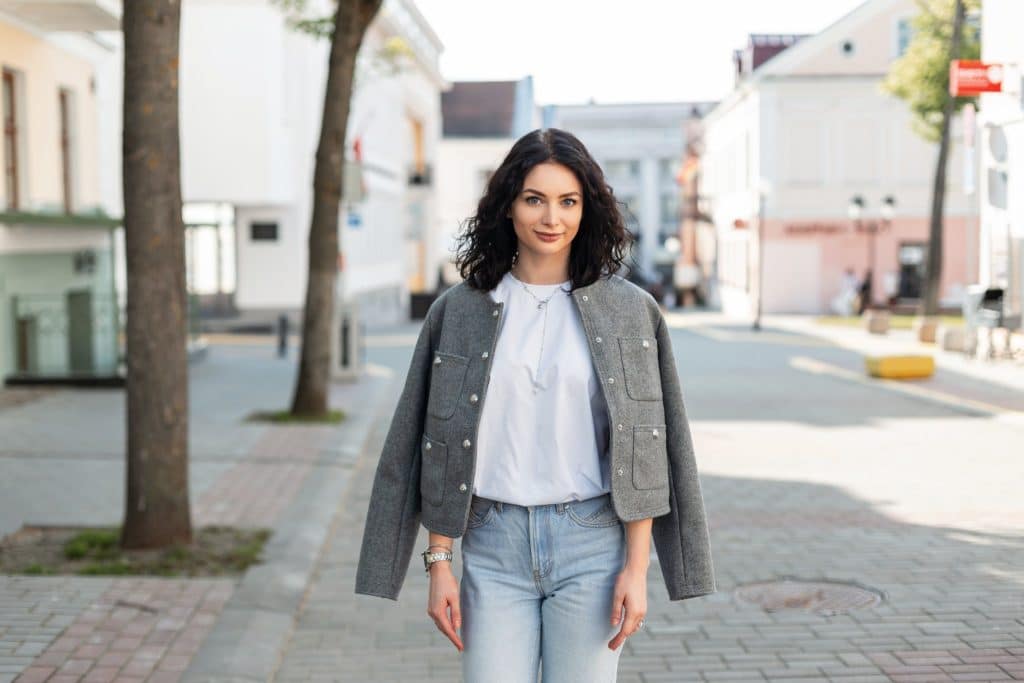 fashion on a budget street style with gray blazer over jeans