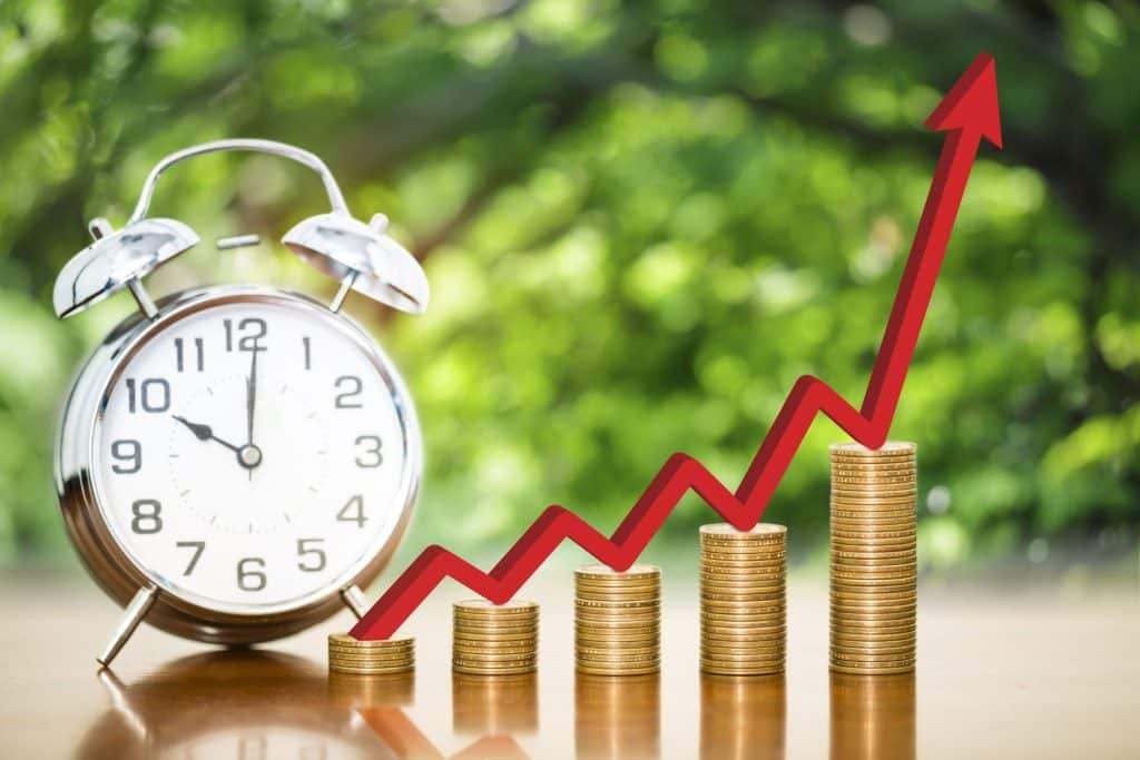 Clock and coins showing how main multiplies over time if you stop splurging it